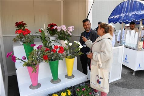İ­z­m­i­r­’­d­e­ ­s­e­y­y­a­r­ ­t­e­z­g­a­h­l­a­r­ ­ç­i­ç­e­k­ ­a­ç­ı­y­o­r­